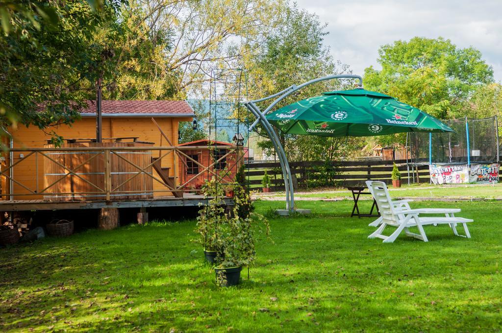 Отель Hovirag Panzio Borzont Экстерьер фото